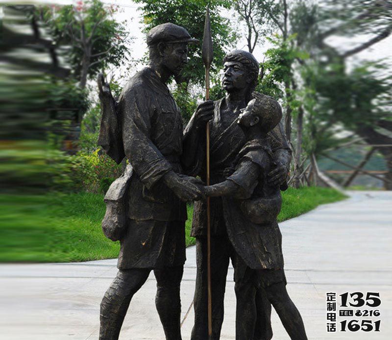 廣場玻璃鋼仿銅創(chuàng)意農民和八路軍的雕塑