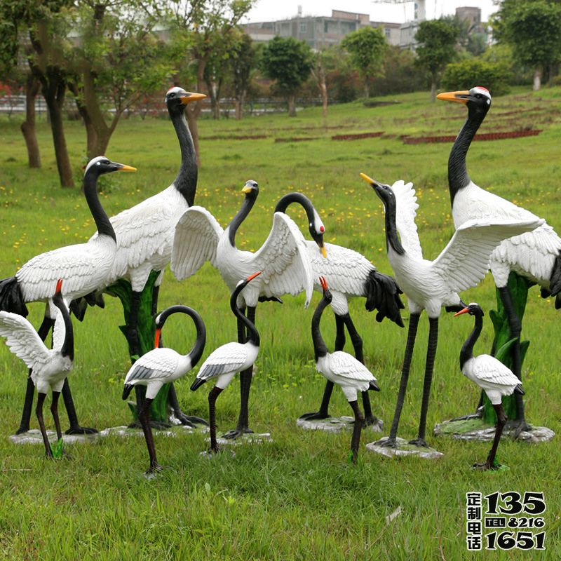 戶外草坪玻璃鋼仿真動(dòng)物丹頂鶴雕塑 戶外草坪玻璃鋼仿真動(dòng)物丹頂鶴雕塑